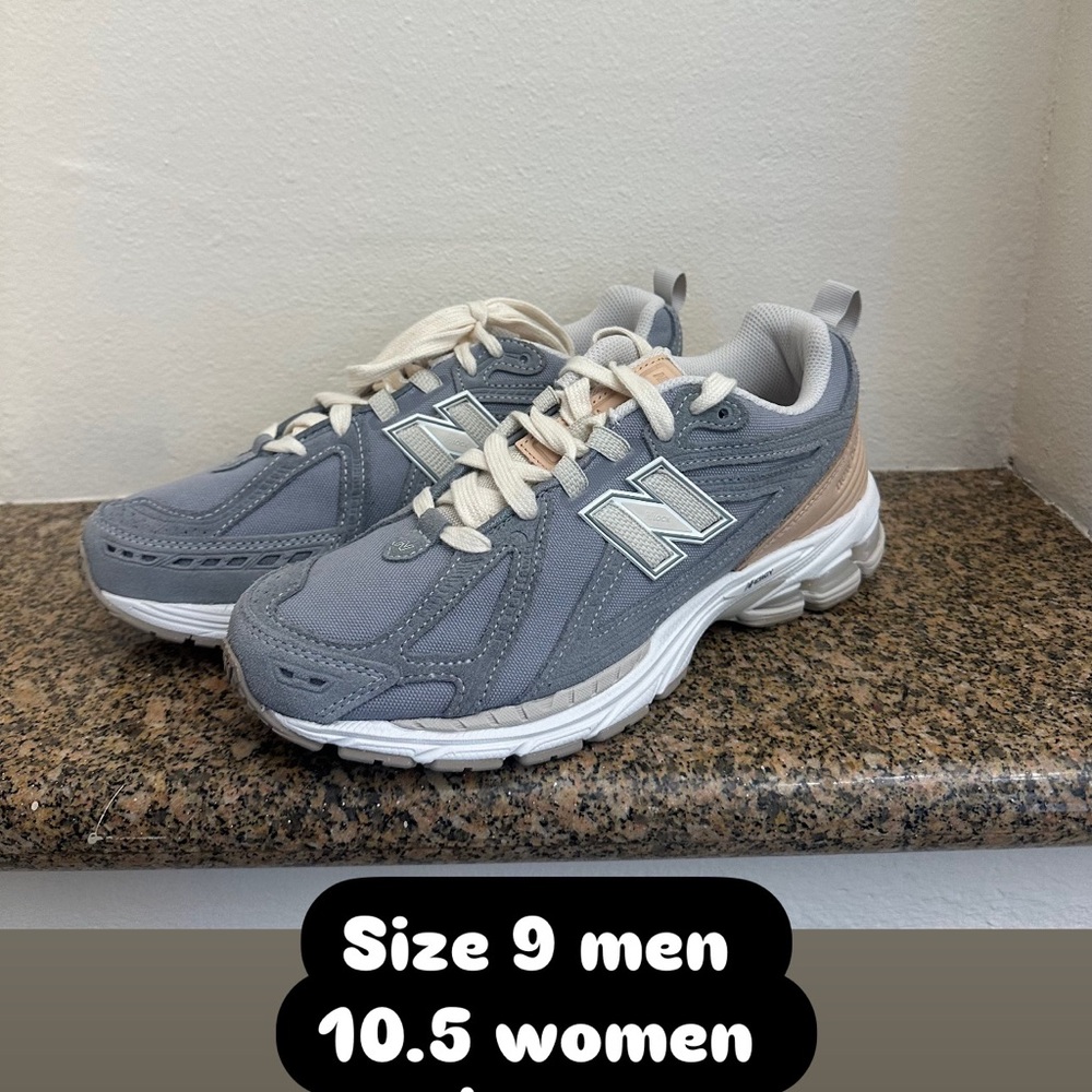 UNISEX WOMENS 10.5 AND MENS 9 New Balance Gray and Tan Athletic Shoes